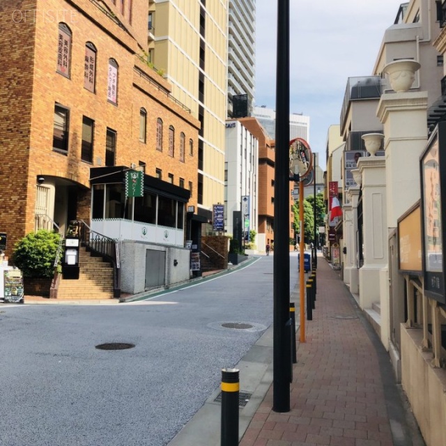 Roi Buil 赤坂 ビル前面道路