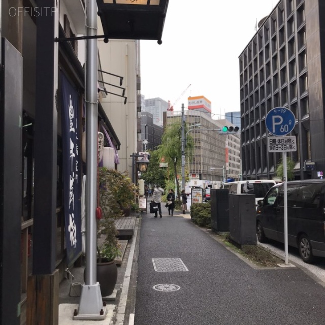 エバー室町ビル ビル前面道路