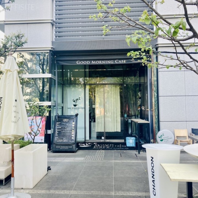 錦町TRAD SQUARE 建物1階にカフェ