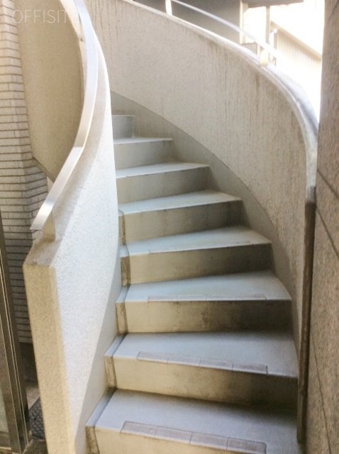 ベルズ原宿 階段