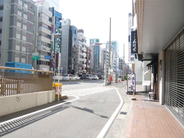 横浜西口藤澤ビル ビル前面道路