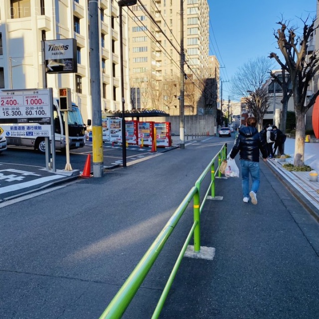 BANビル ビル前面道路