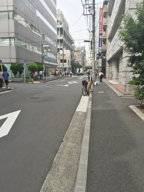 石井ビル ビル前面道路