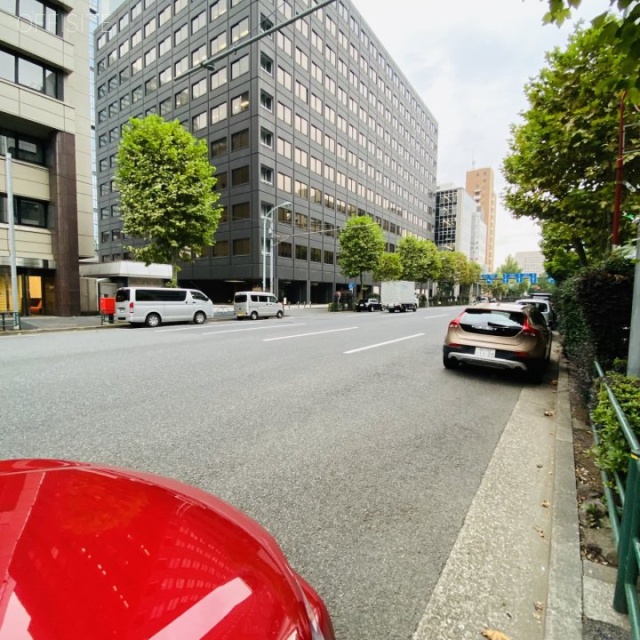 南特許ビル ビル前面道路