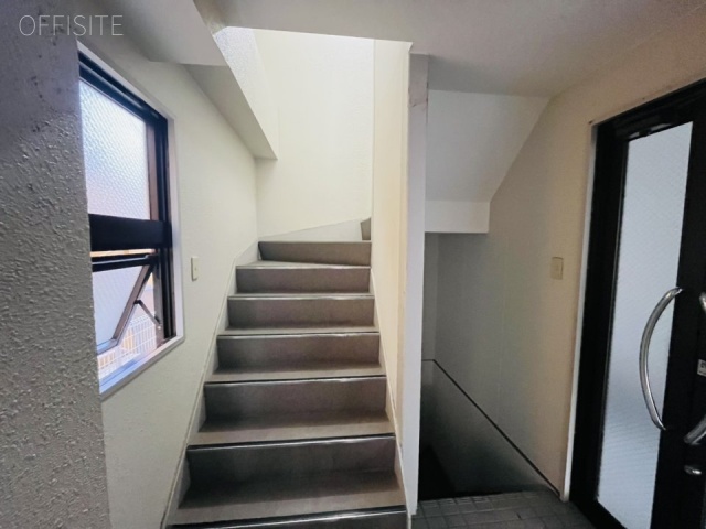 的場ビル エントランス