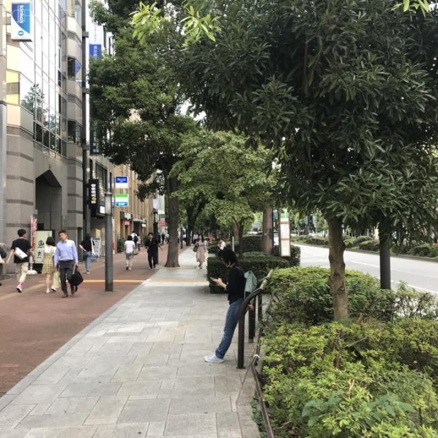 池袋第一生命ビル ビル前面道路