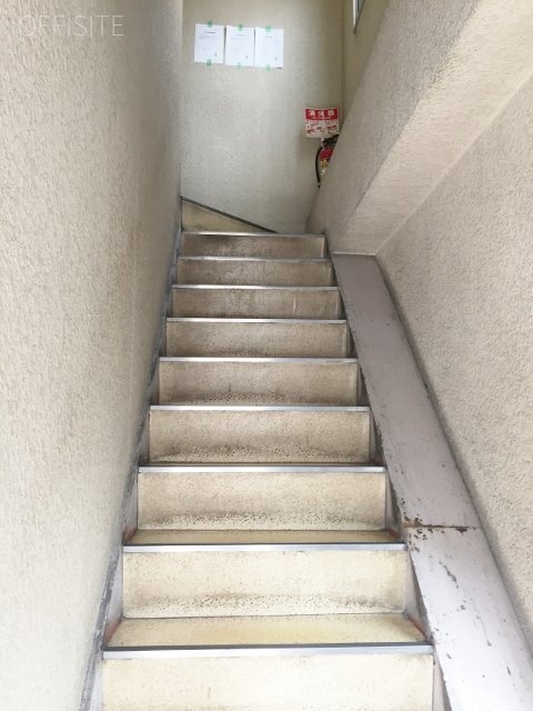 協栄兜町ビル 階段
