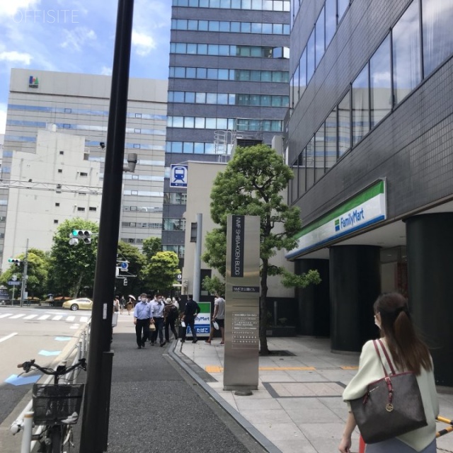 東京KALビル ビル前面道路
