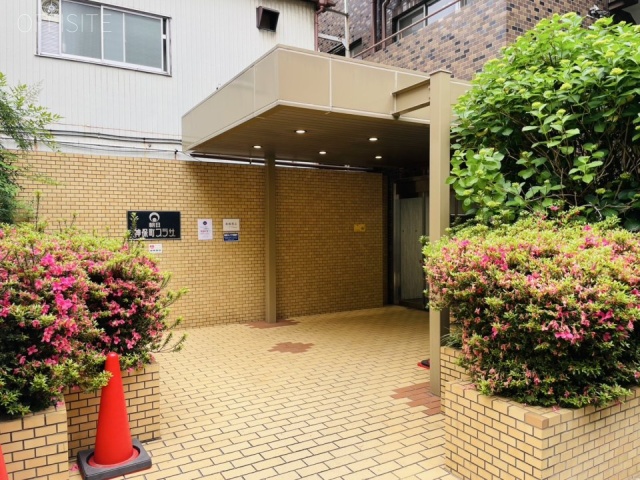 朝日神保町プラザ　オフィスビル出入口
