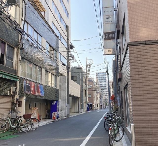松田ビル ビル前面道路