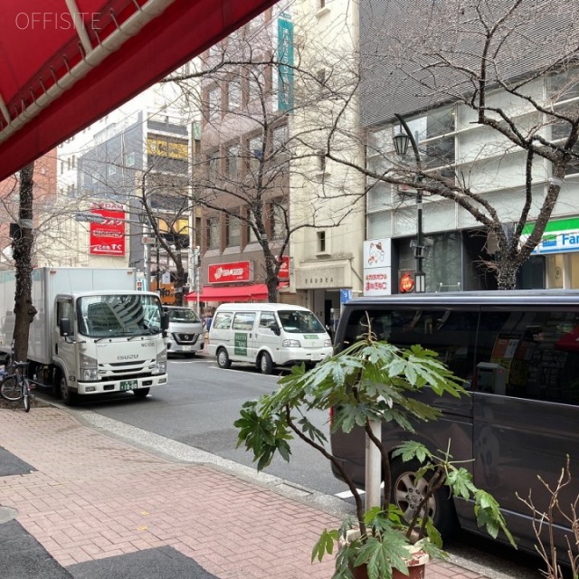 日本橋長門ビル ビル前面道路