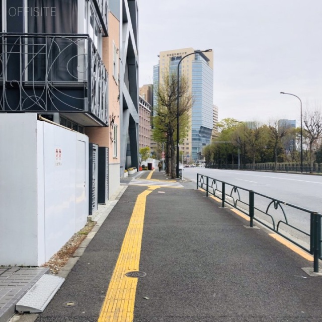 パレス御茶ノ水2号館 ビル前面道路