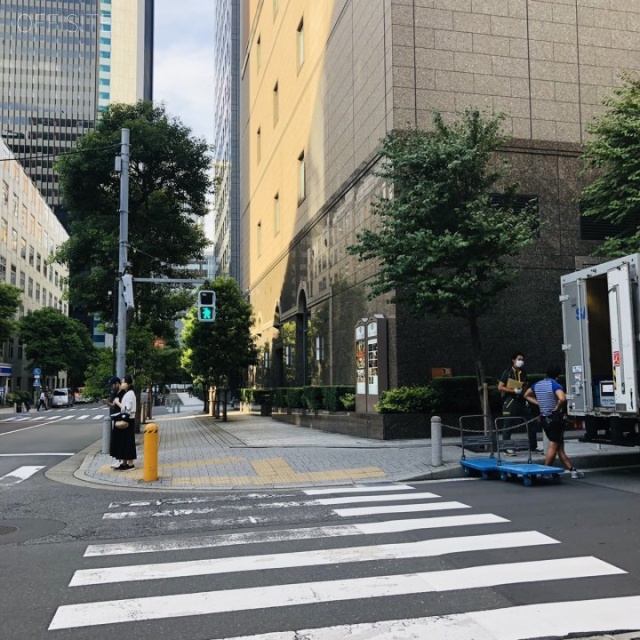 YUKEN新橋ビル ビル前面道路