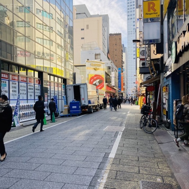 井門西新宿ビル ビル前面道路