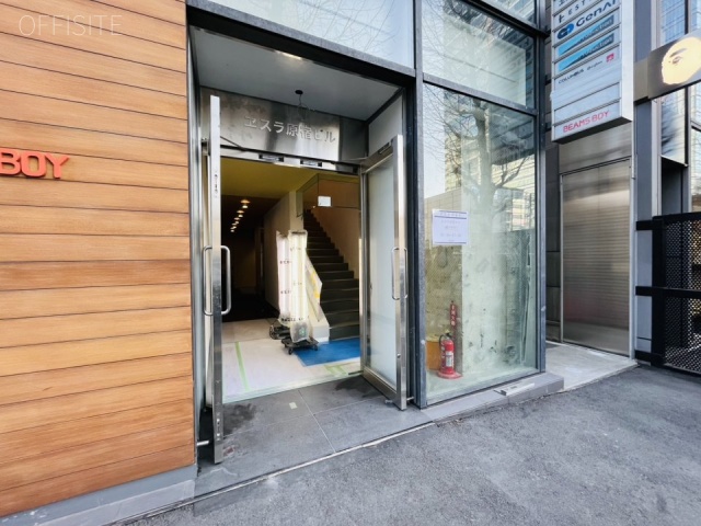 エスラ原宿ビル エントランス