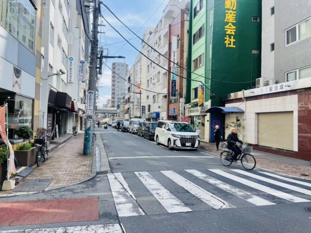 愛ビル 前面道路