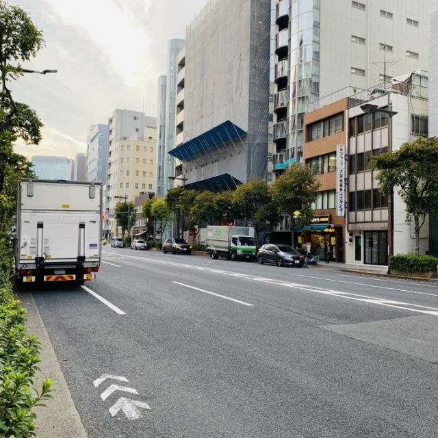 小伝馬ファインビル ビル前面道路