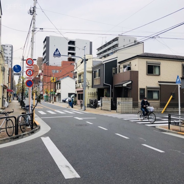 ラメゾン東京 ビル前面道路