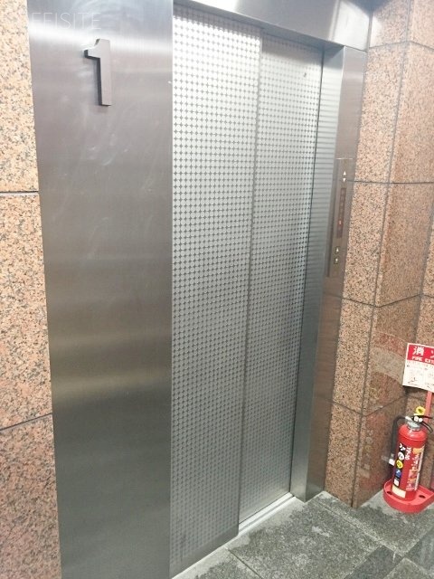 太陽ビル エレベーター