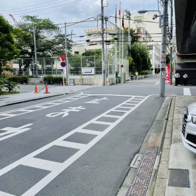 材商会館 ビル前面道路