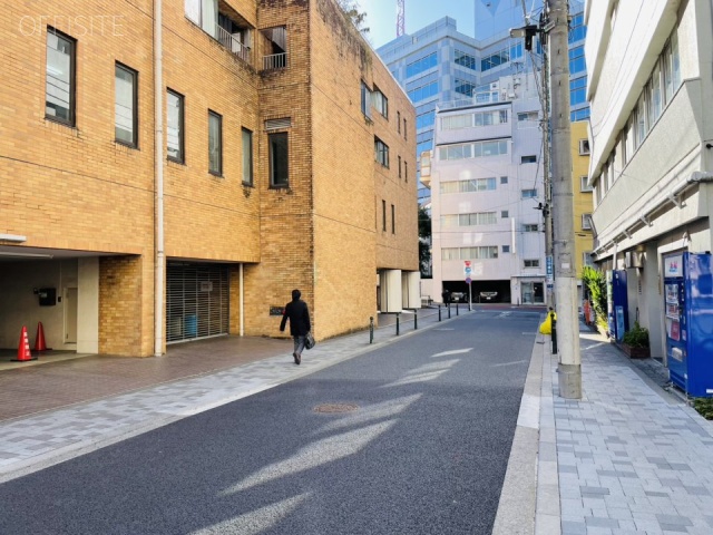 宝生ビル　前面道路