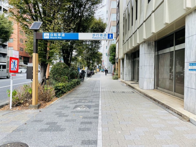 東日本橋スタービル　前面歩道