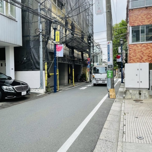 JPー4ビル　ビル前面道路