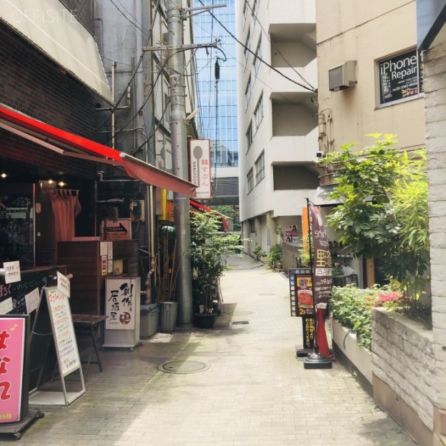 新陽ビル赤坂 側道