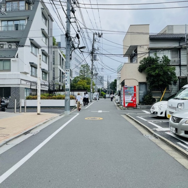 KRT青山ビル 前面道路