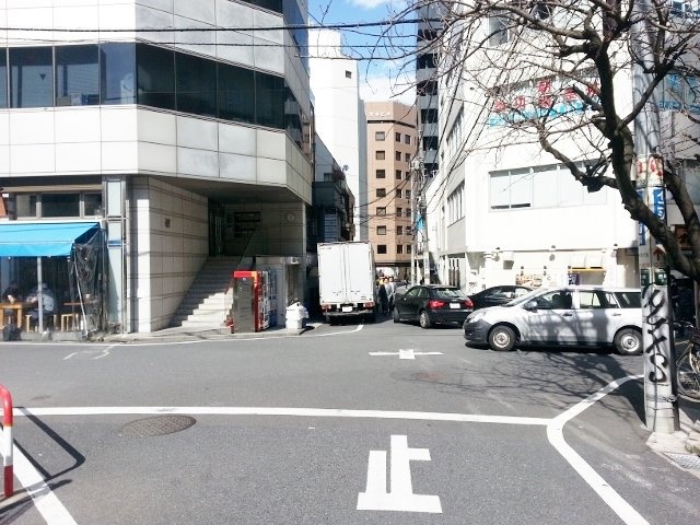 オークプラザビル ビル前面道路