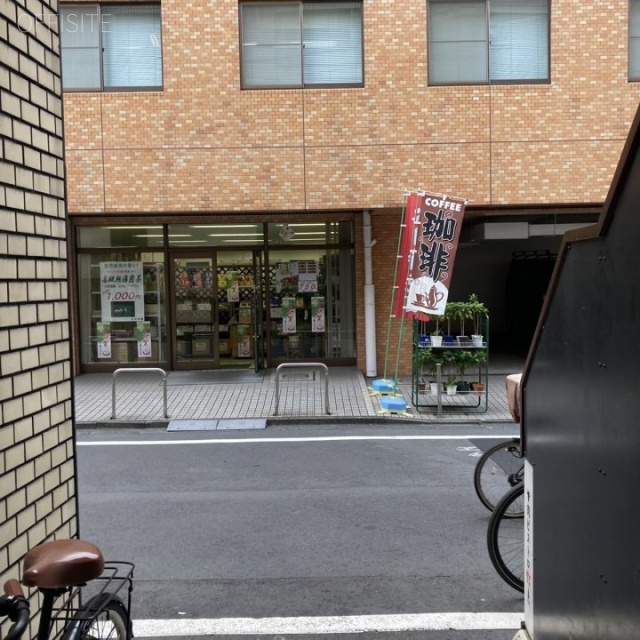 フジビル18 ビル前面道路