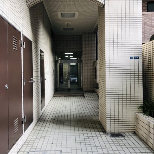 川原ビル エントランス