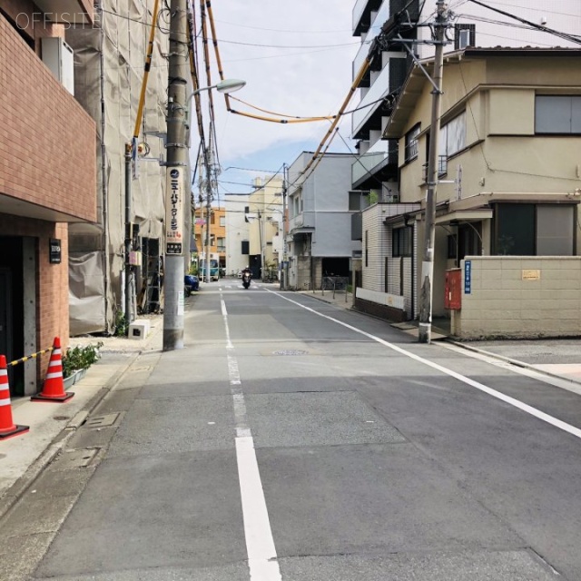 朝日マンション ビル前面道路