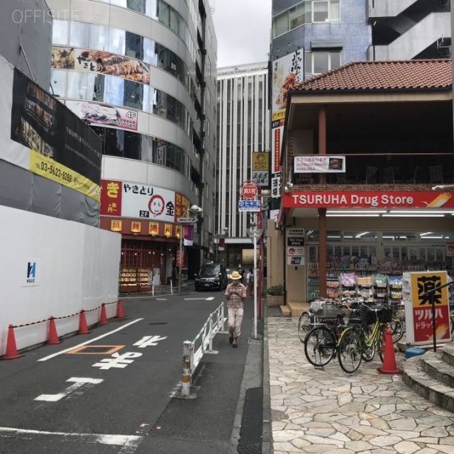 オーク・ヴィレッジ ビル前面道路