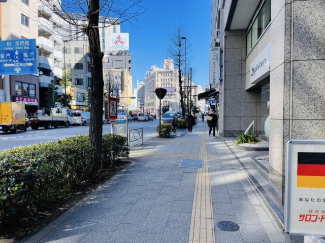 秀浩ビル 前面歩道