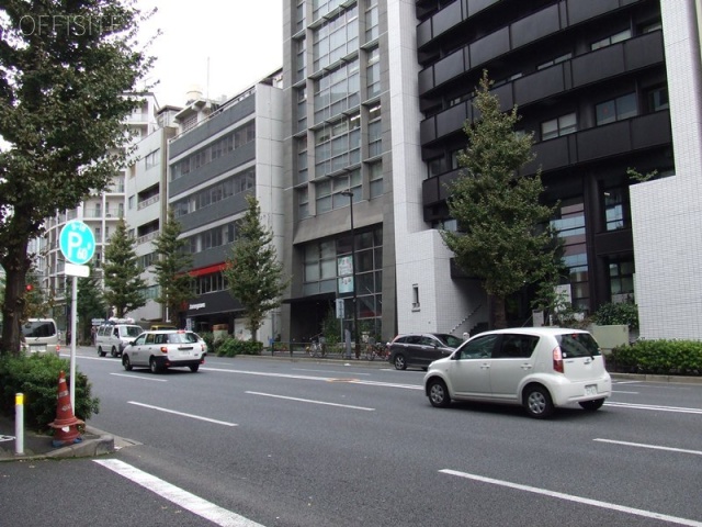 お茶の水ウチヤマビル ビル前面道路