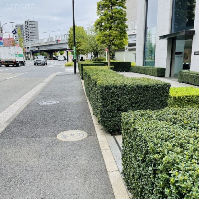 ファーロ南青山 ビル前面道路