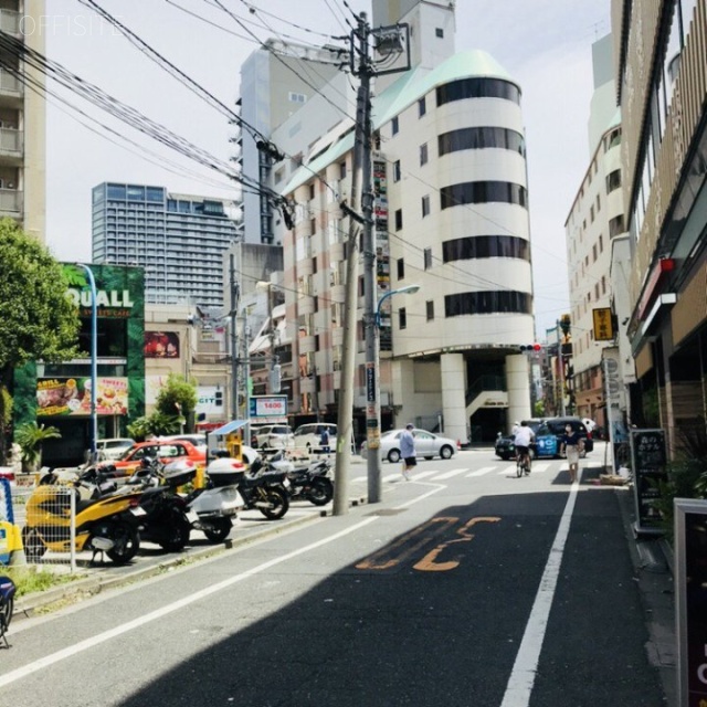 朝日新宿館 ビル前面道路