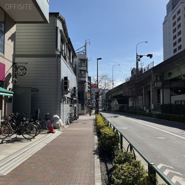 天宮ビル 前面道路