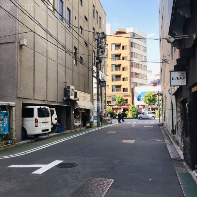ミヤタビル ビル前面道路