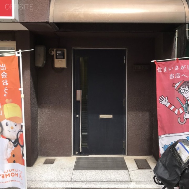 岩瀬ビル エントランス