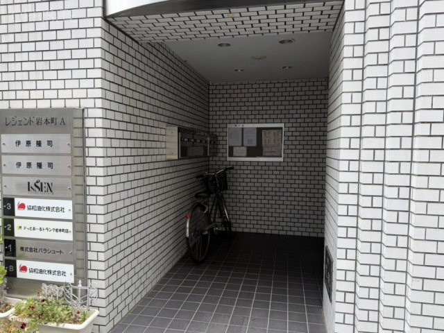 レジェンド岩本町A館　オフィスビル出入口