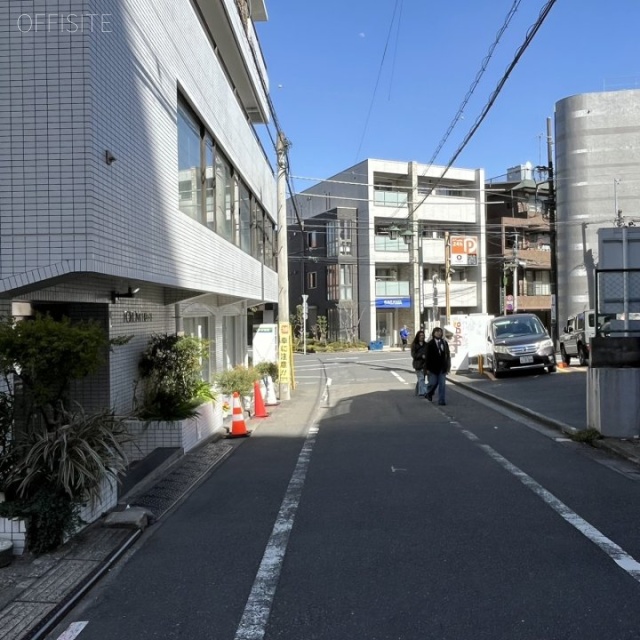 TMビル 前面道路