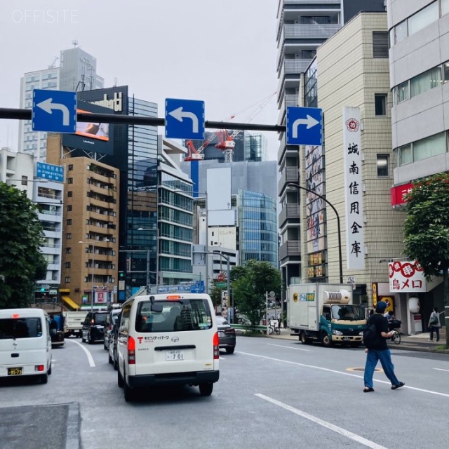 T・H・神宮外苑ビル ビル前面道路