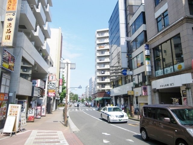 地研ブリューエンビル ビル前面道路