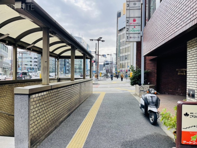 リレント日本橋　前面歩道