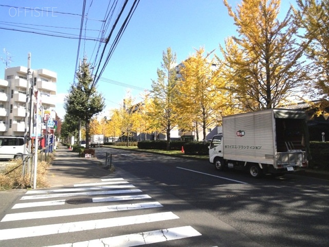 福満ビル ビル前面道路