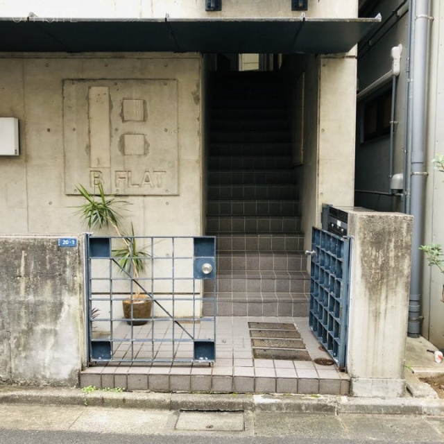 ビーフラットビル　エントランス