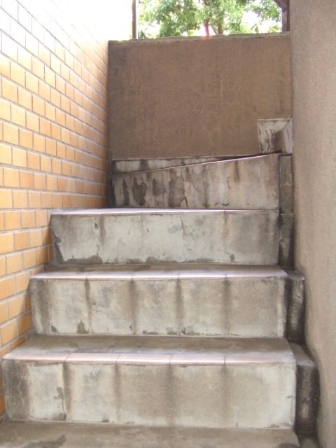 熊谷ビル 階段