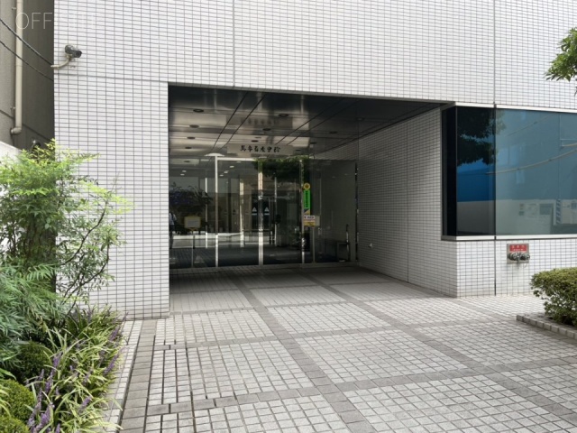 馬事畜産会館　エントランス